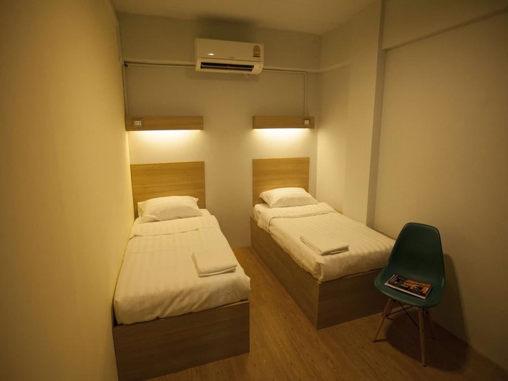 Twin Bed with Shared Bathroom photo 3