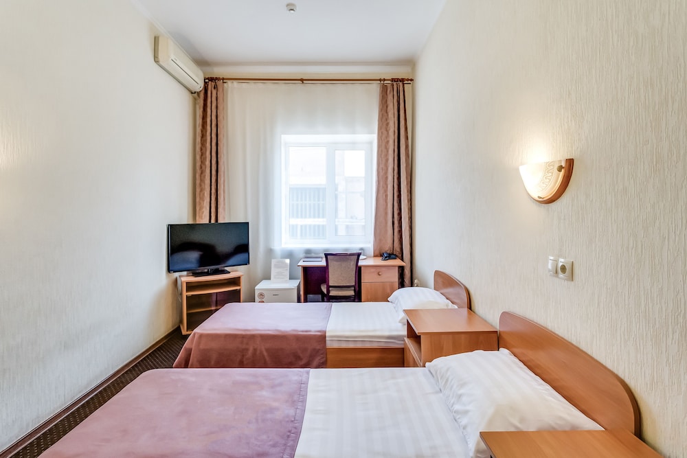 Basic Triple Room photo 3