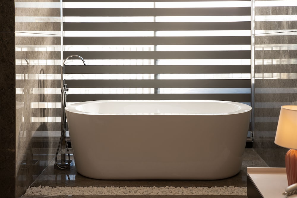 Deluxe Bathtub with Balcony include Afternoon Tea - Photo 4