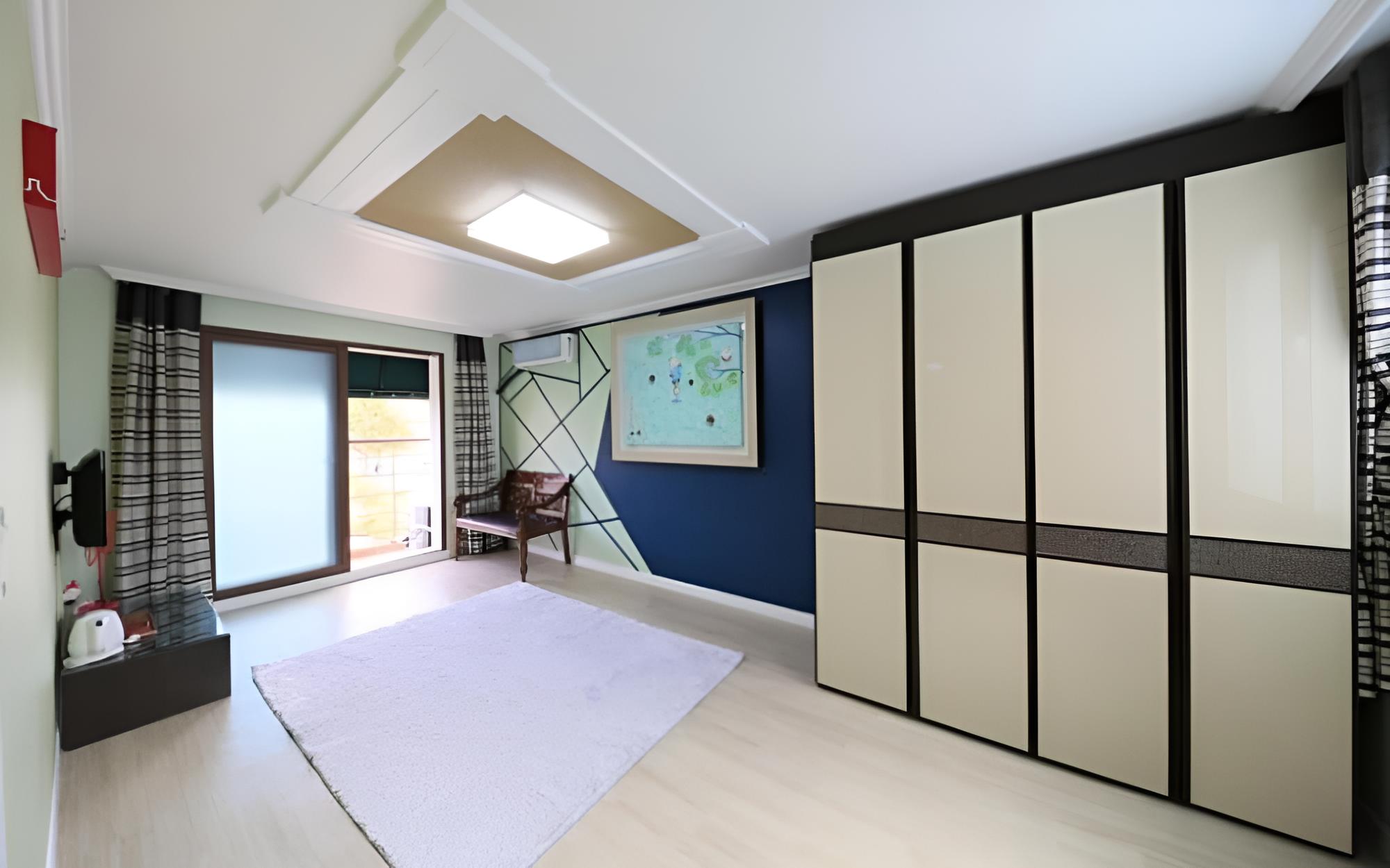 Room (Room 200 (Middle-sized duplex Karaoke) photo 2