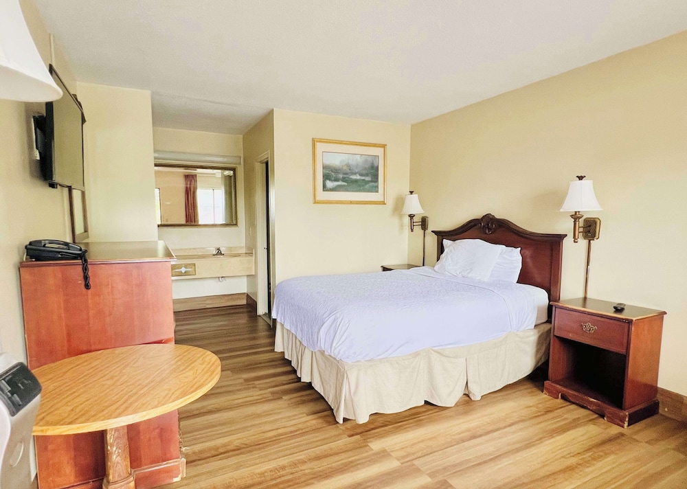 Standard Room, 1 Queen Bed - Photo 2