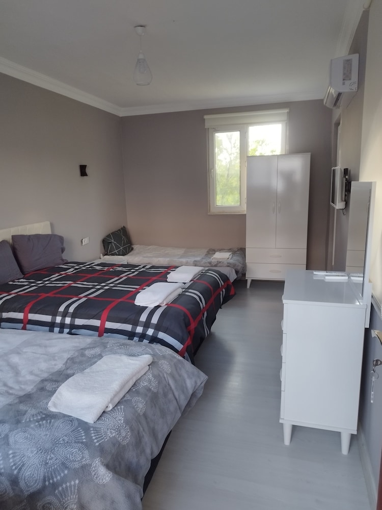 Economy Quadruple Room photo 3
