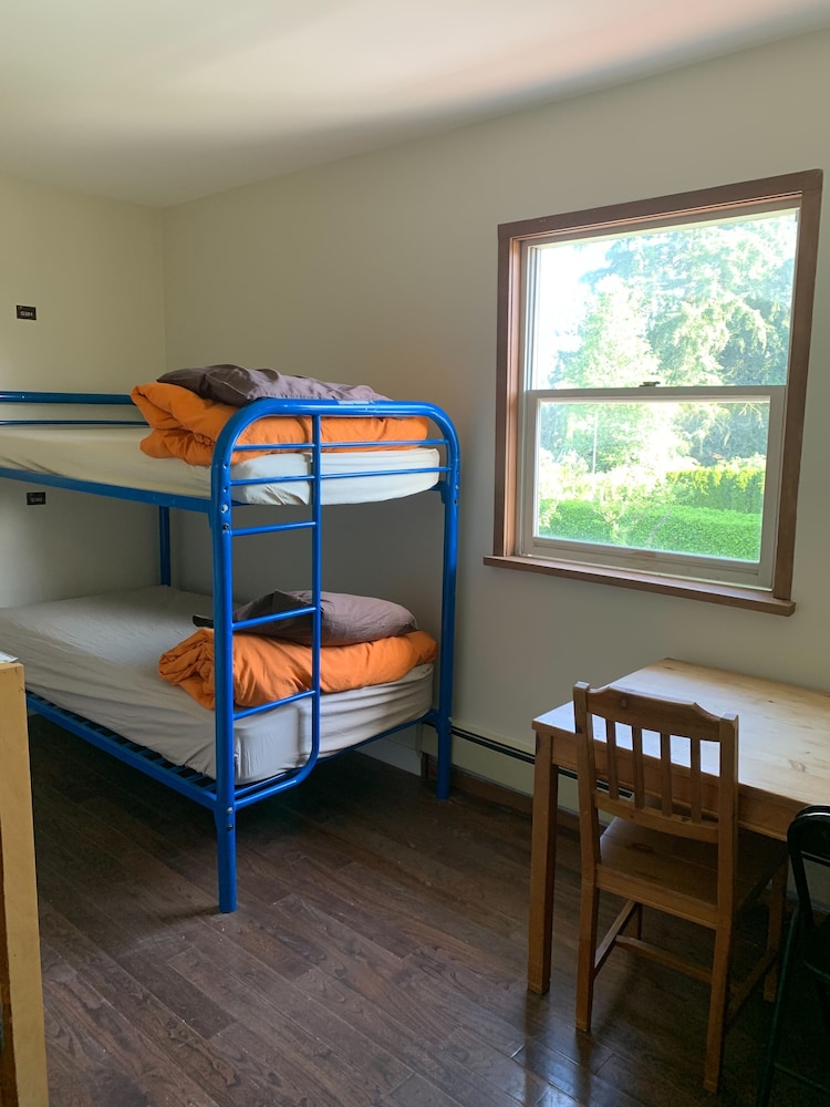 2 people bunkbed share washroom