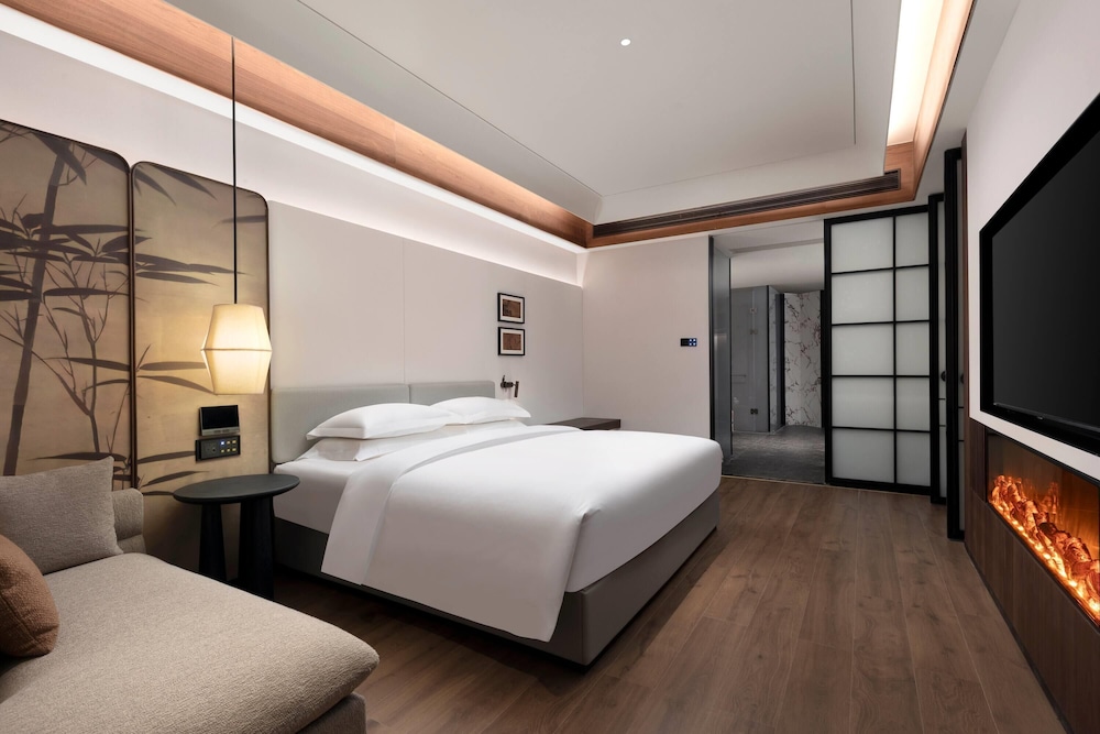 Executive Suite, 1 King Bed, Non Smoking
