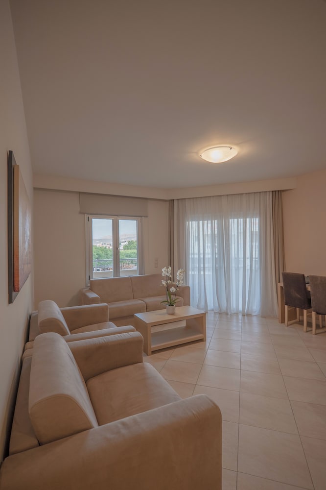 Executive Suite, 1 Bedroom, Sea View, Sea Facing photo 2