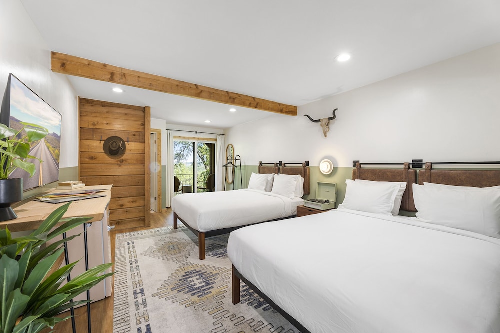 Premium Room, 2 Queen Beds, Valley View photo 1