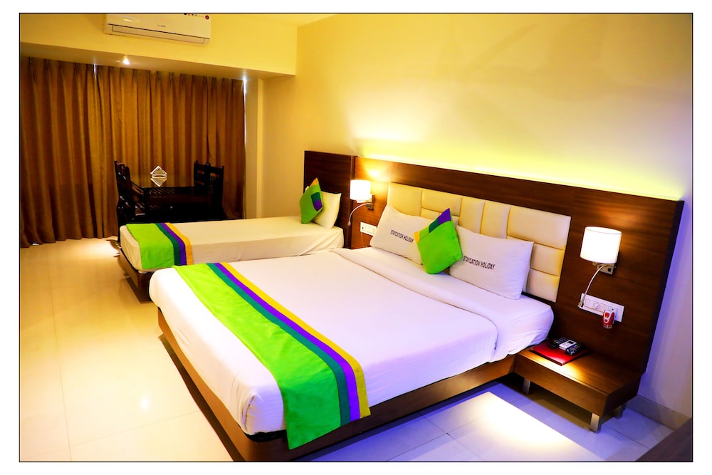 Premium Room, 1 Queen Bed, Non Smoking photo 2