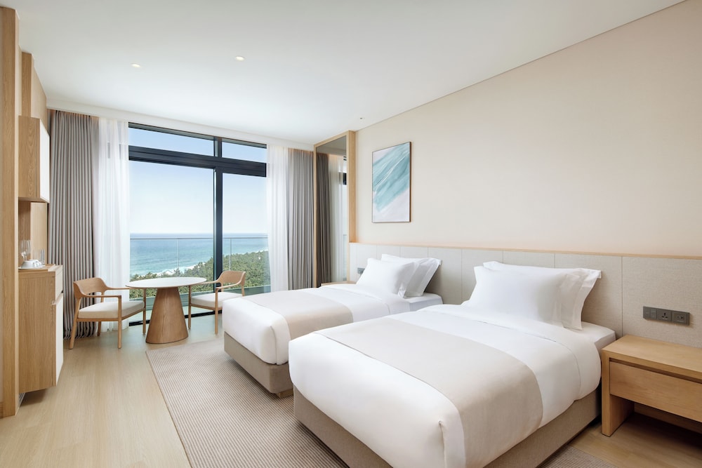 [30Hour Stay & 2 Breakfast] Deluxe Twin Garden Ocean (Mon-Thu Check-in, Peak Season Excluded) photo 1