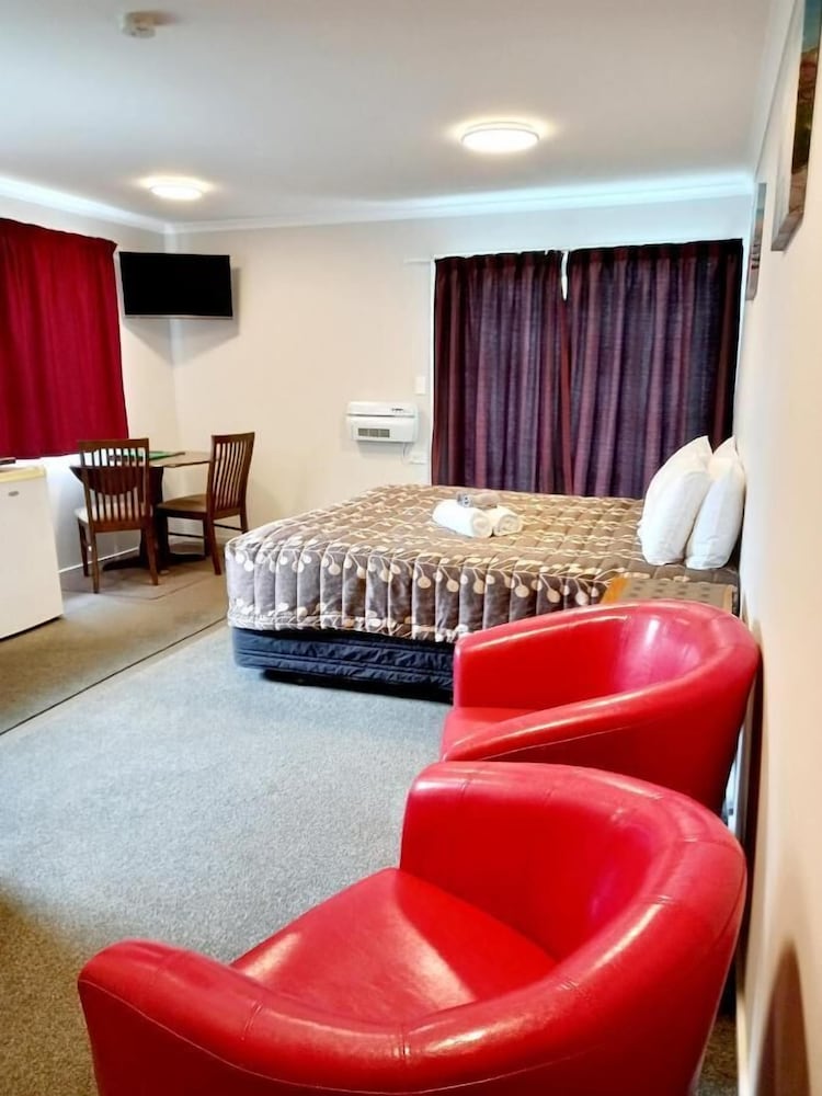 Deluxe Studio, 1 King Bed, Mobility Accessible