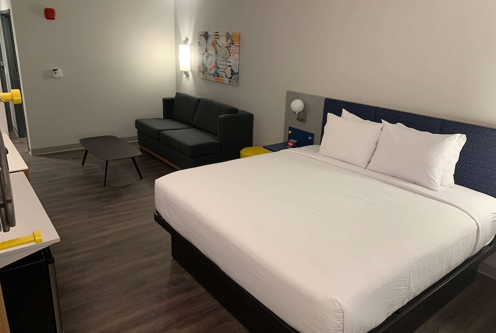 Studio Suite, 1 King Bed, Non Smoking photo 1