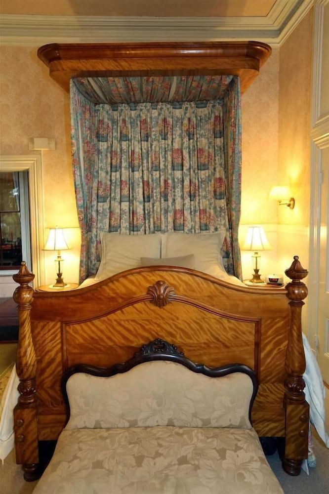 Standard Room, 1 Queen Bed, Private Bathroom (Queen Room) photo 2