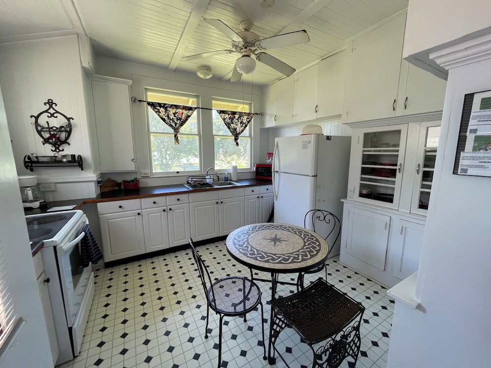 Traditional Cottage, 2 Bedrooms, Kitchen photo 3