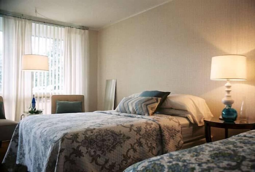 Standard Room, Non Smoking (Two Full Beds) photo 3