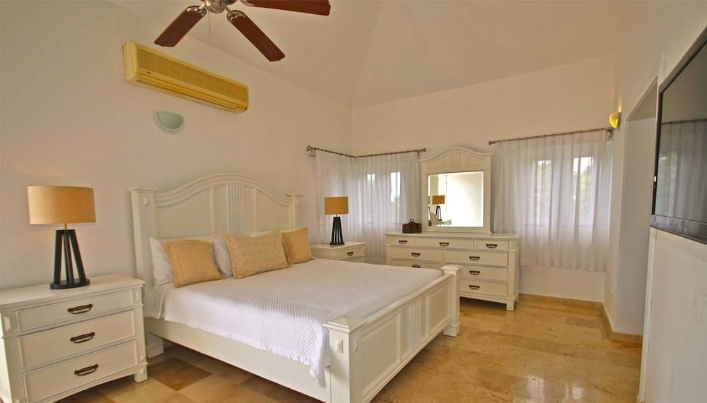 Villa, 1 King Bed, Non Smoking