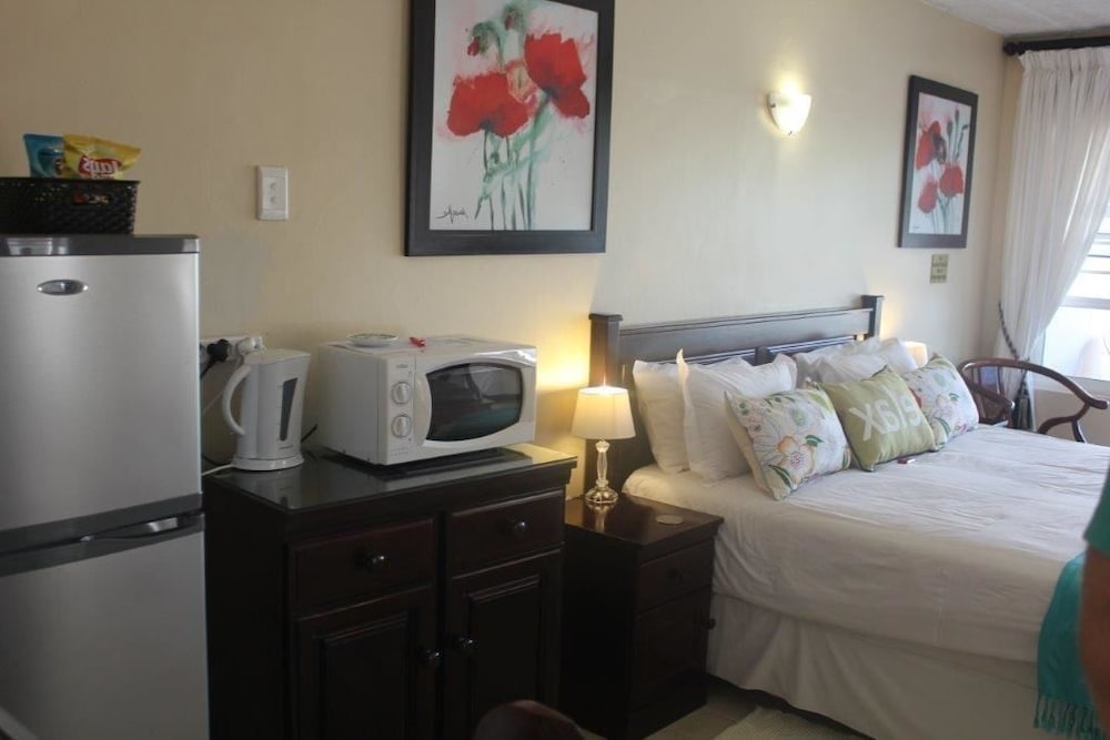 Family Suite, 2 Bedrooms, Non Smoking, Garden View photo 3