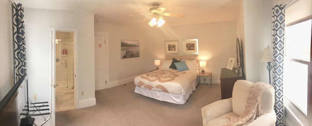 Classic Room, 1 King Bed (Room 4) photo 1
