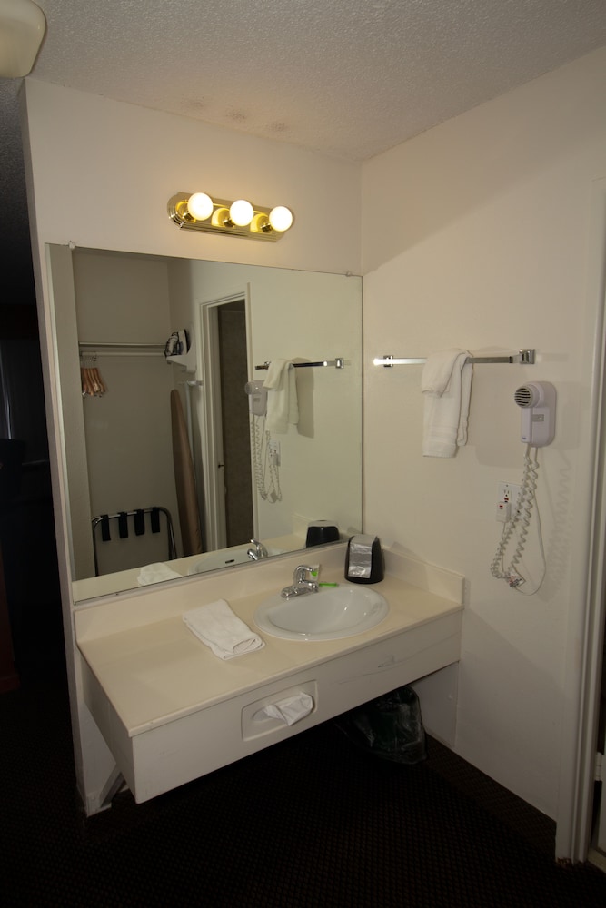 Standard Room, 2 Queen Beds, Non Smoking, Kitchenette - Photo 9