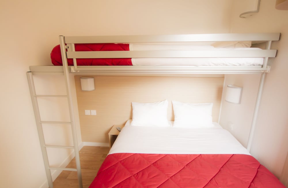 Standard Room, 3 Twin Beds - Photo 2