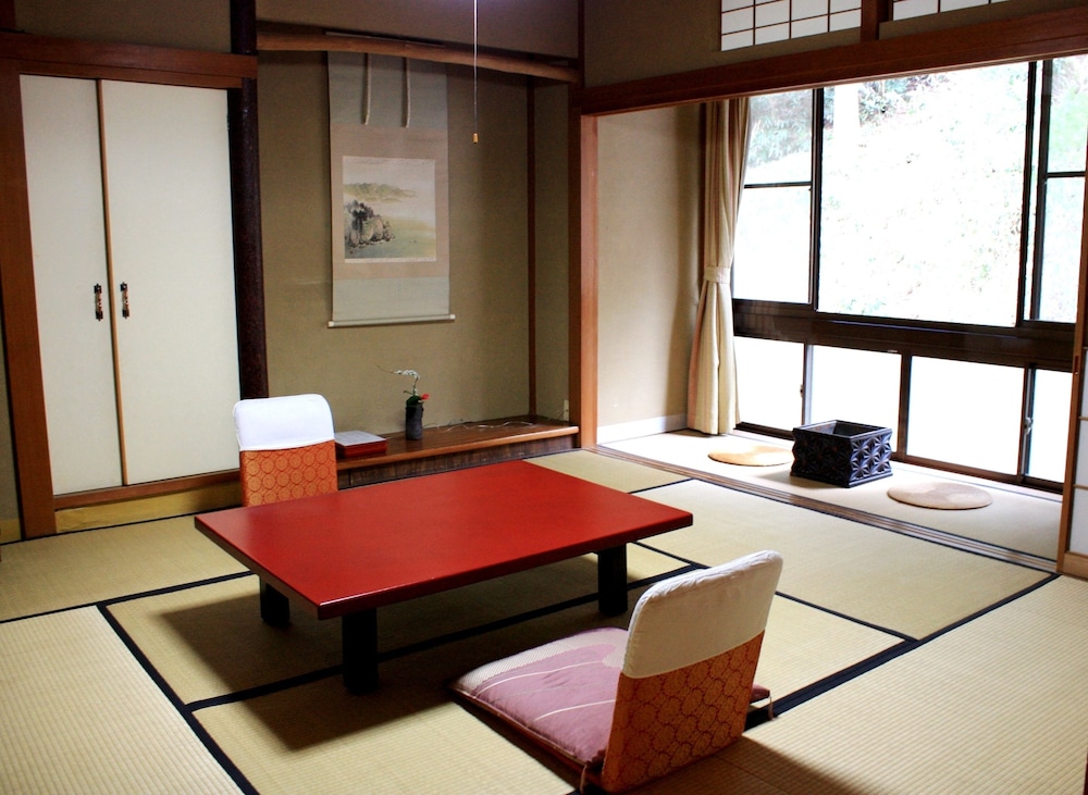 Japanese-Style Compact Twin Room With Private Toilet [Satoyama]