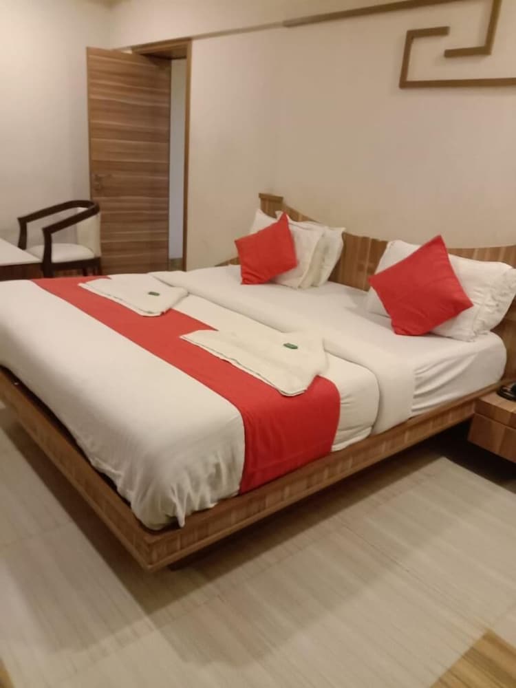 Deluxe Room - Photo 10