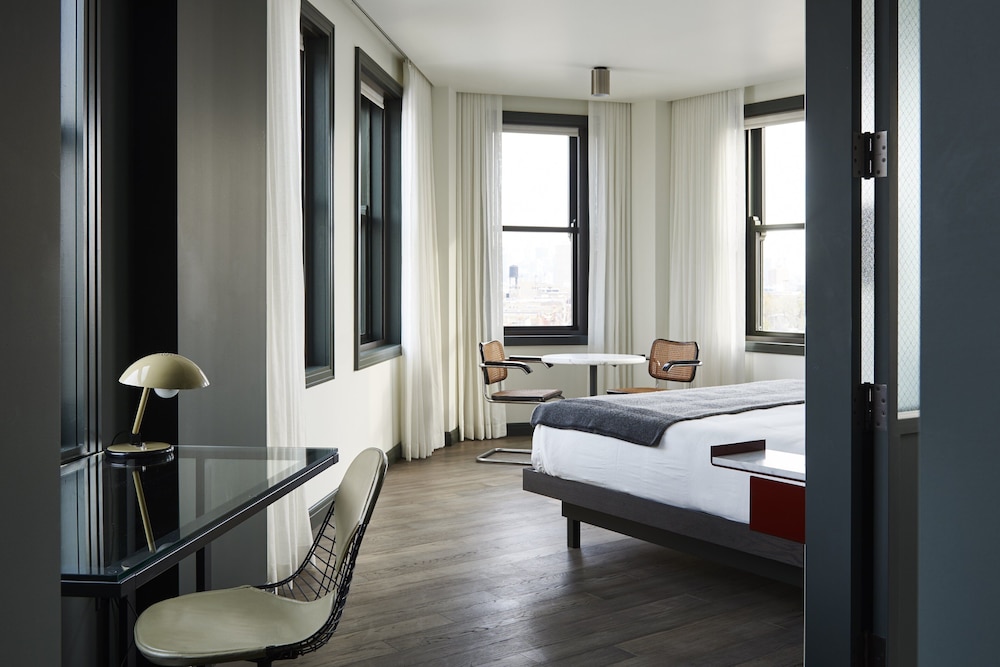 Room, 1 King Bed, Corner