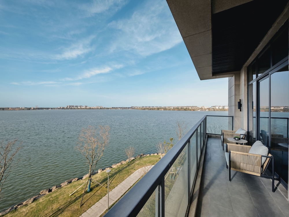 Superior Double Room, Balcony, Lake View photo 3