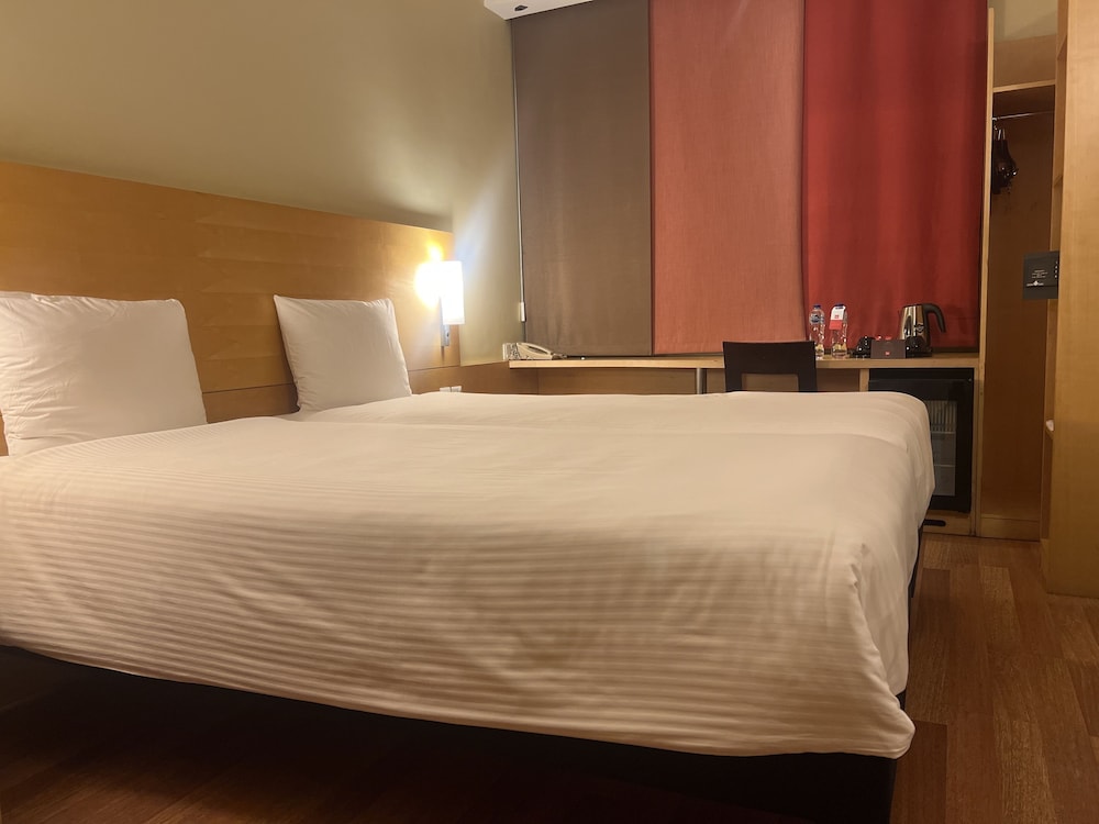 Standard Room, 2 Twin Beds photo 3