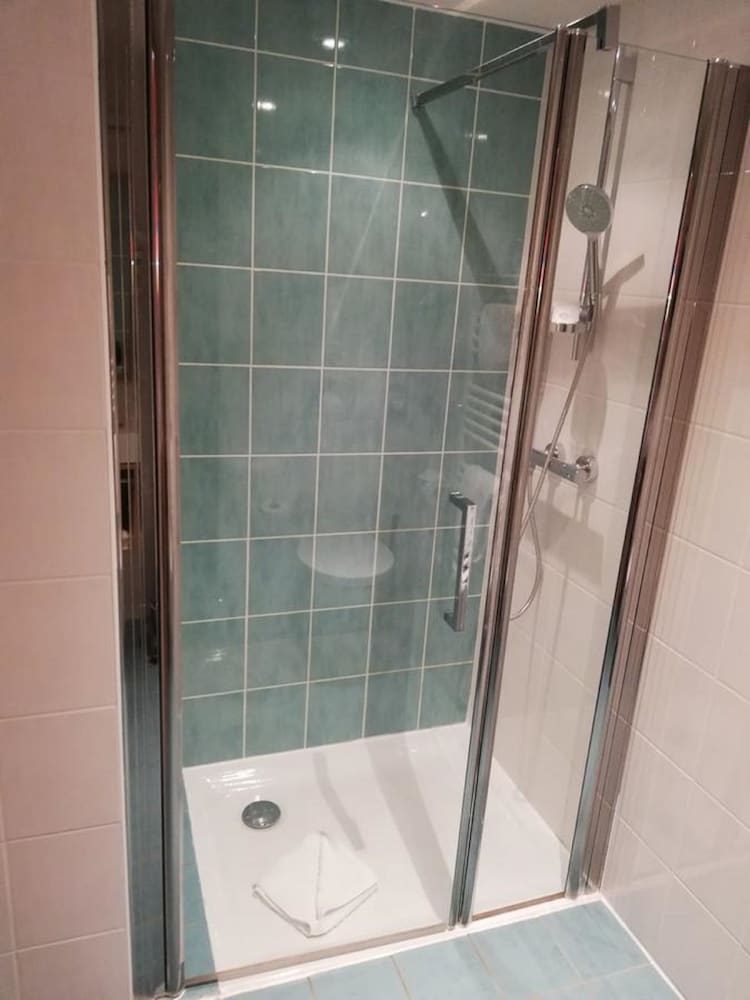 Superior Room, 1 King Bed, Non Smoking - Photo 11