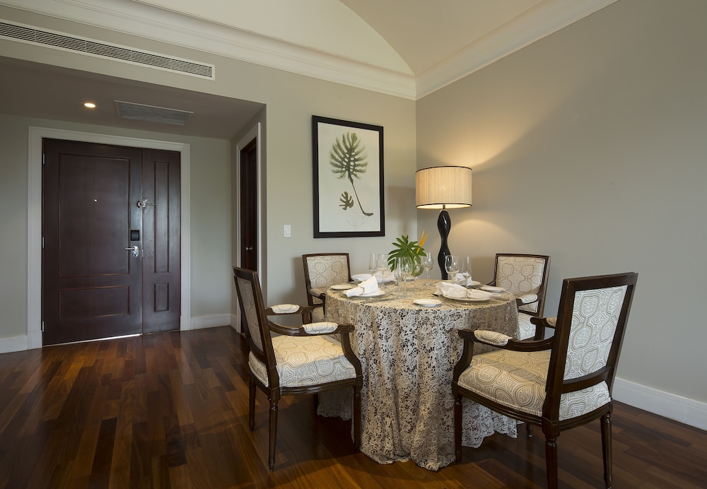 Suite, 1 King Bed, Balcony - Photo 7