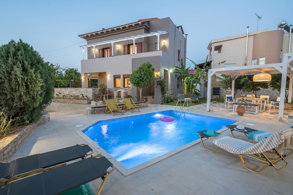 House, 4 Bedrooms, Private Pool photo 2