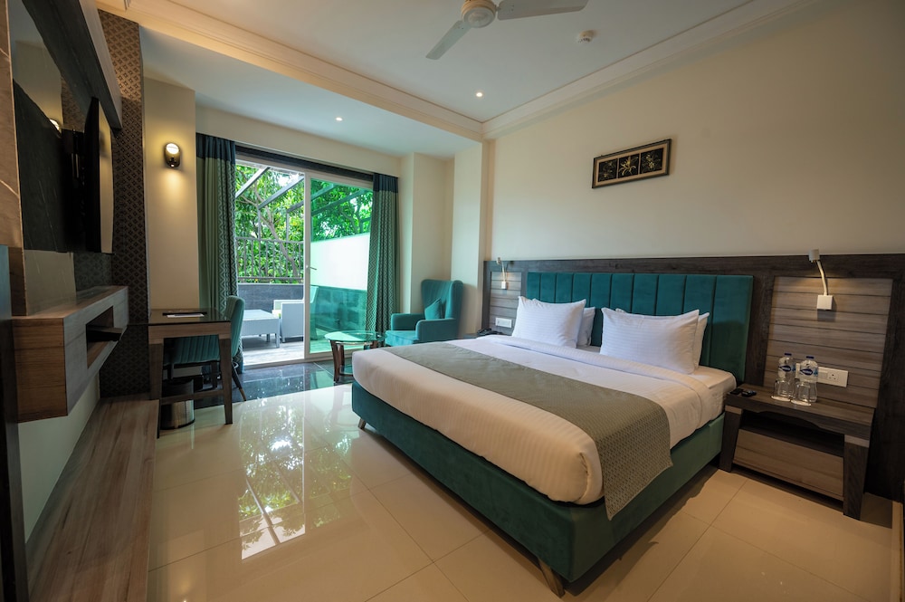 Club Double Room, Balcony, Garden View