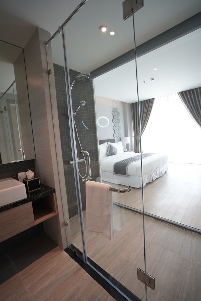 Premium Double Room with Free Herbal Foot Bath 15 mins photo 2
