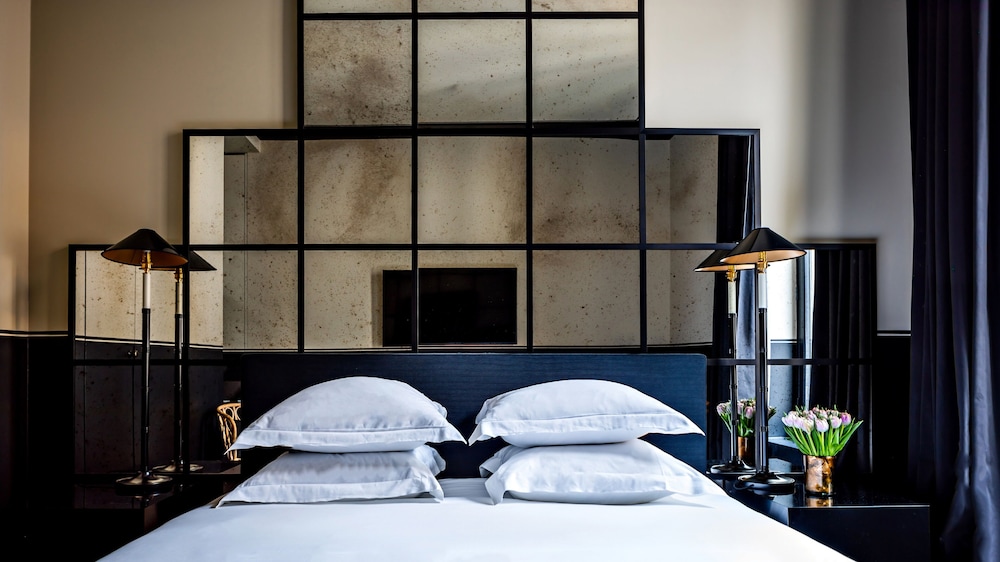 Executive Room thumbnail 5
