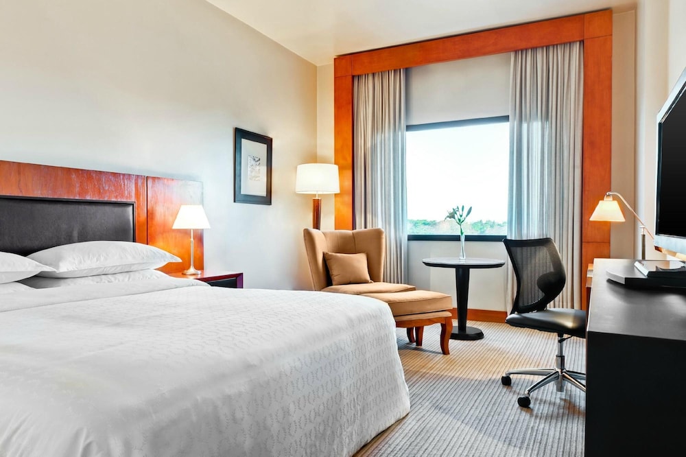 Executive Suite, 1 King Bed - Photo 4