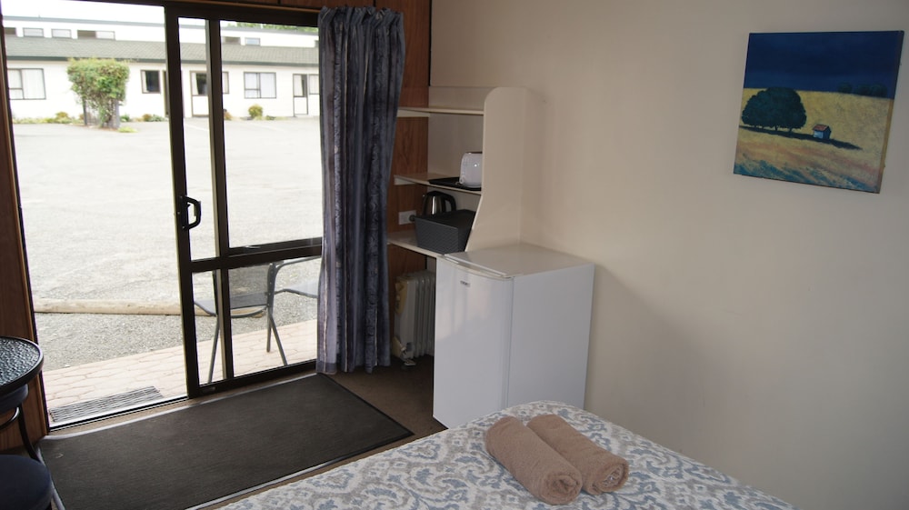 Standard Cabin, 1 Queen Bed photo 3