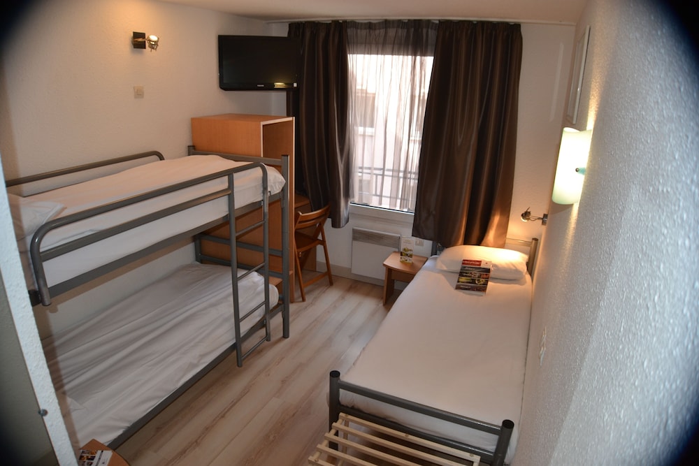 Standard Triple Room, bunks beds - Photo 1