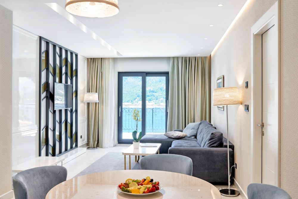 Suite, 3 Bedrooms, Sea View photo 2