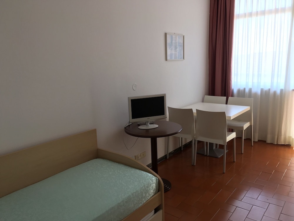 Economy Apartment, 1 Bedroom, Kitchenette photo 2