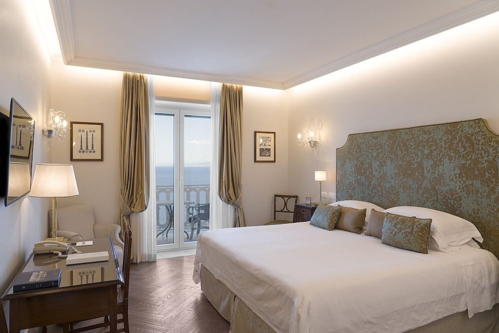Deluxe Double Room, Balcony, Sea View - Photo 11