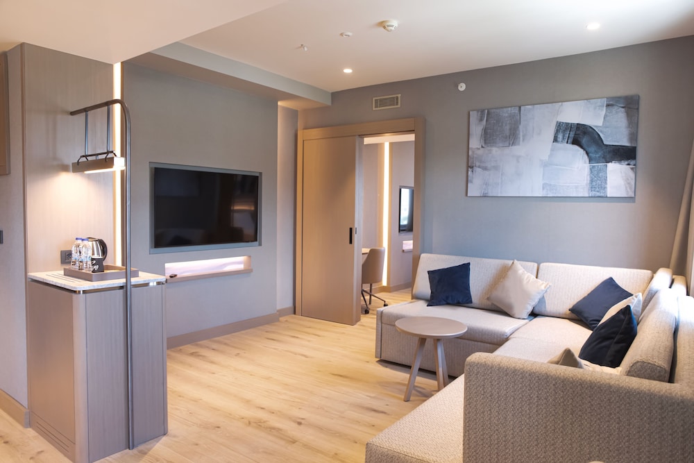 DELUXE FAMILY SUITE WITH BOSPHORUS VIEW photo 2