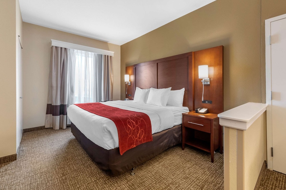 Suite, 1 Queen Bed, Non Smoking - Photo 2