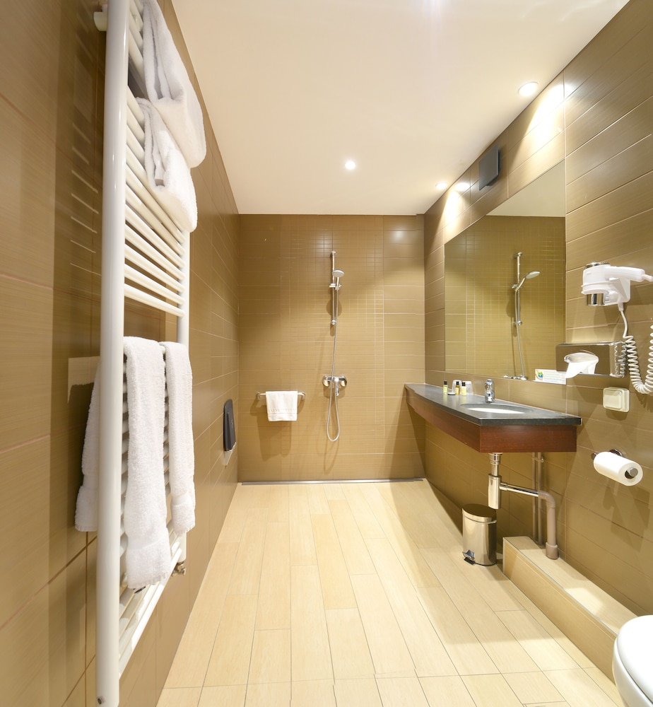 Superior Double Room, Courtyard View - Photo 10
