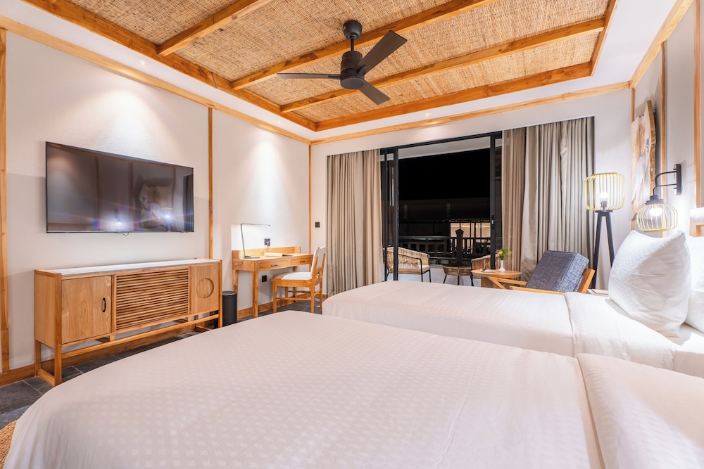 Premium Twin Room photo 3