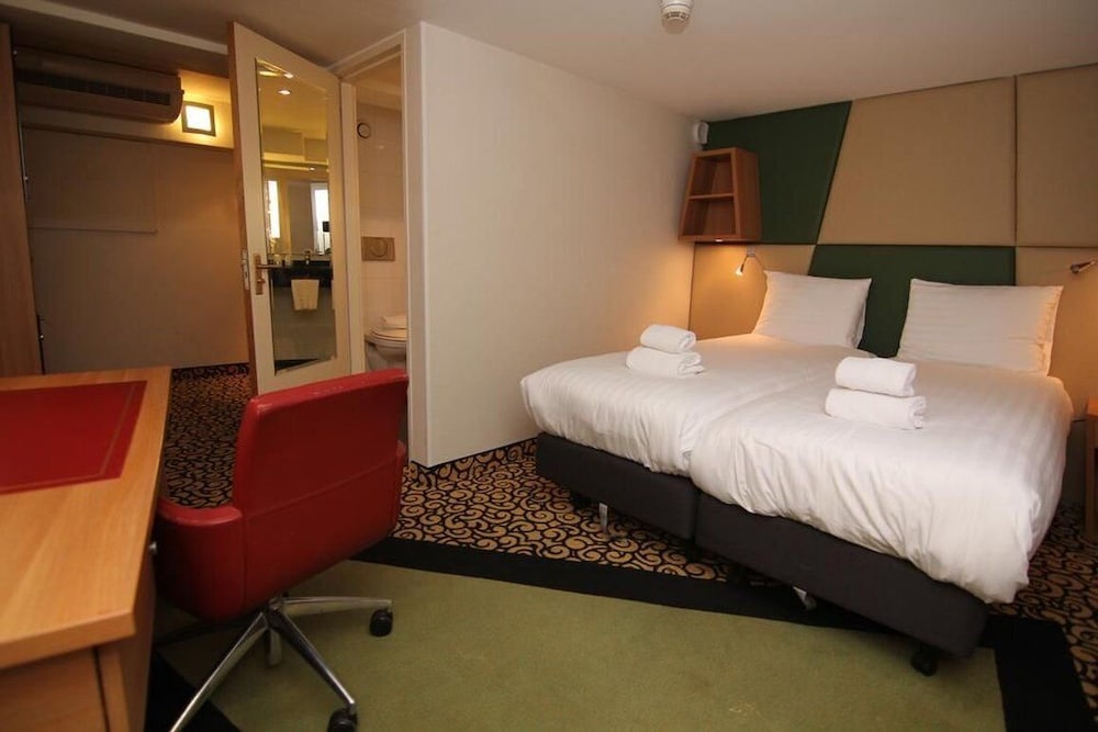 Basic Twin Room, 2 Twin Beds (souterain) photo 3