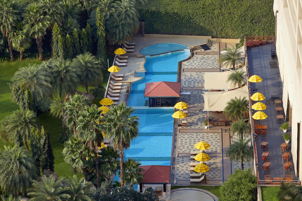 Room, 2 Twin Beds, Pool View - Photo 3