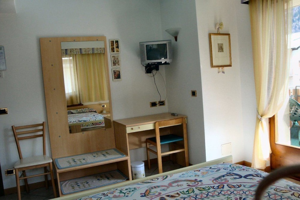 Double Room, 1 Queen Bed, Garden View photo 3