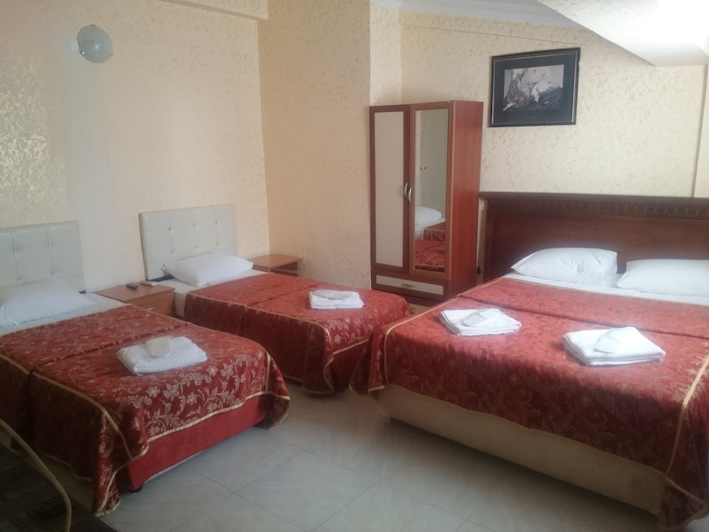 Basic Quadruple Room photo 1