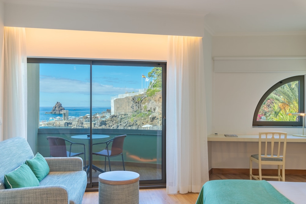 Suite (Side Sea View) - Photo 4