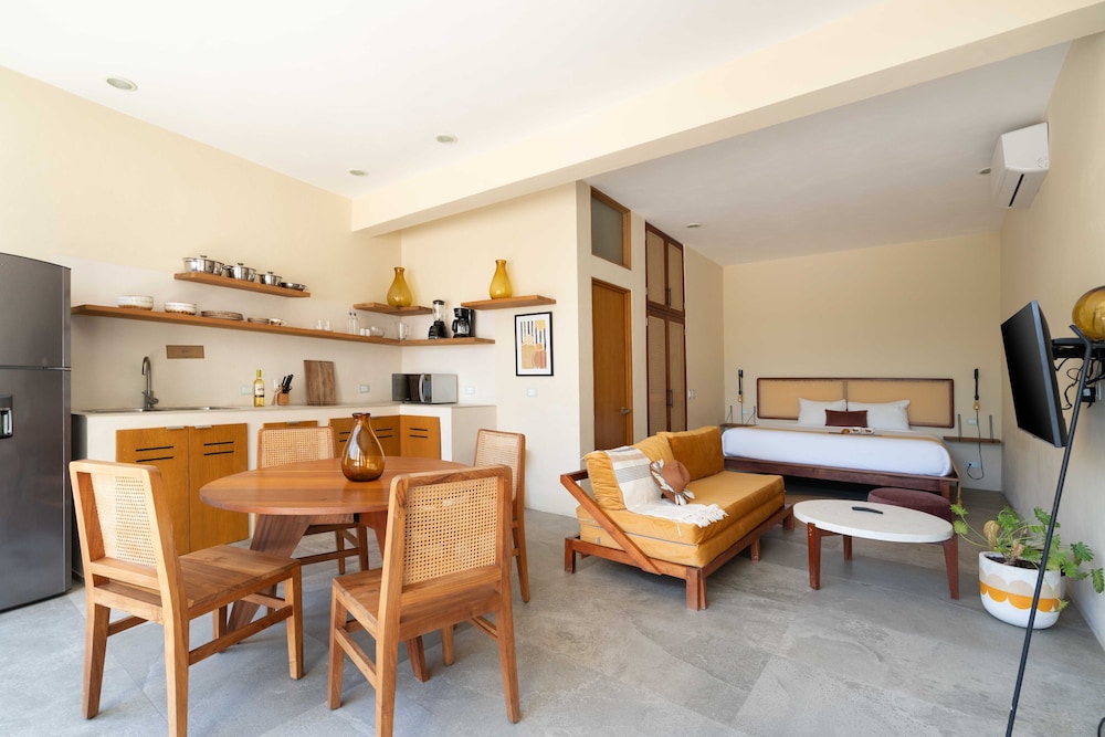 Junior Studio Suite