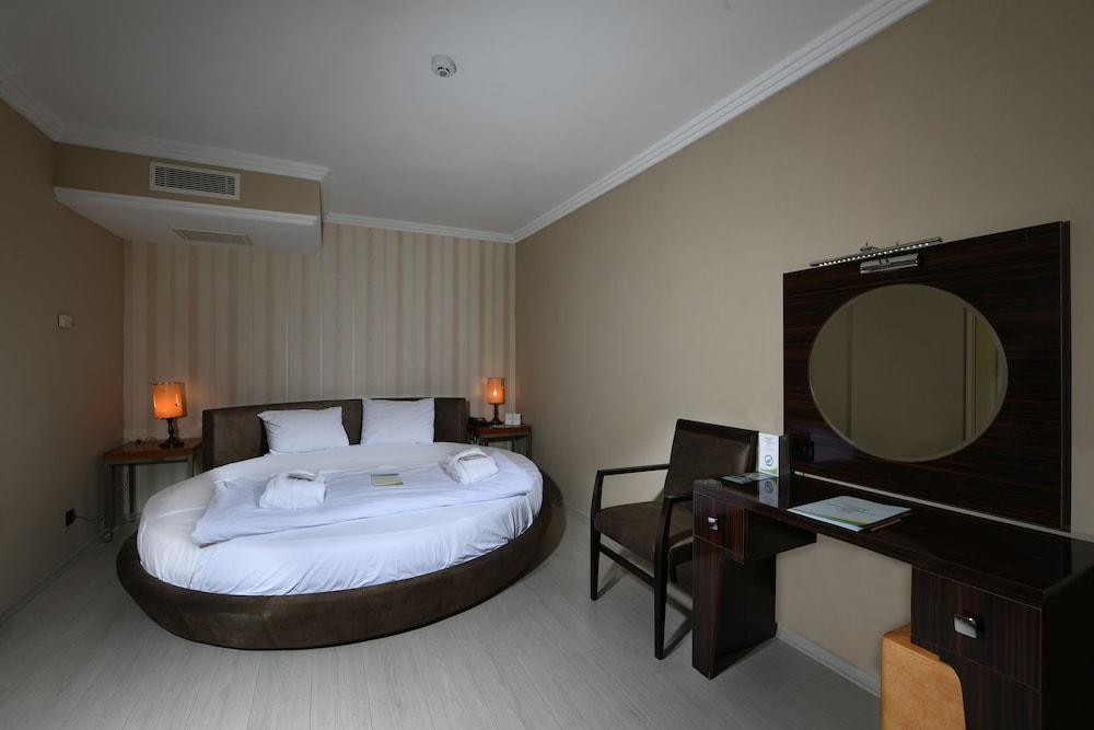 Suite, City View